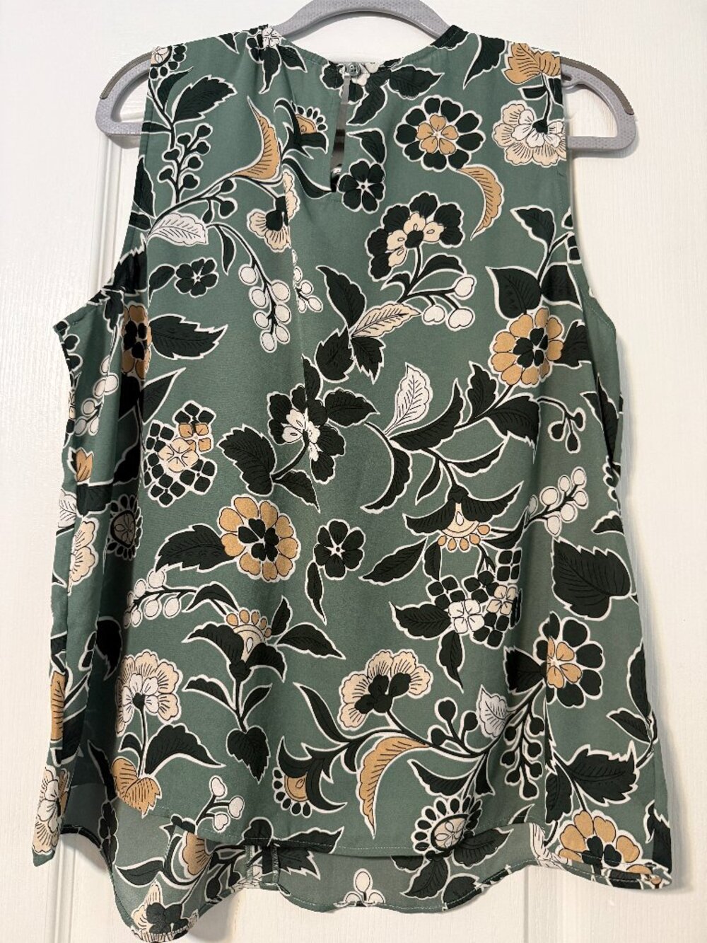 Ann Taylor Sleeveless Sage Green Floral Blouse - Large Petite - Picture 2 of 6